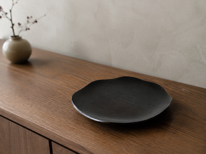 Empty RIN 7.0 Sesame displayed indoors on a sideboard with its outline visible from above.
