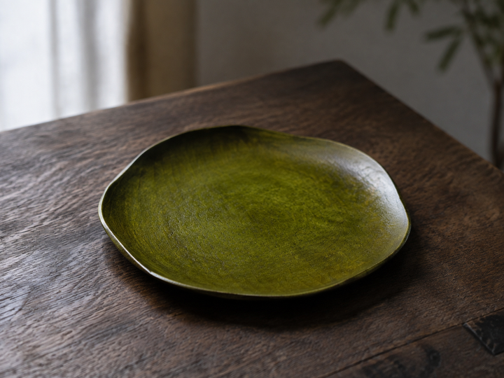 RIN 7.0 Olive shown empty under soft indoor light, revealing layered yellow-green and moss tones in the lacquered wood.