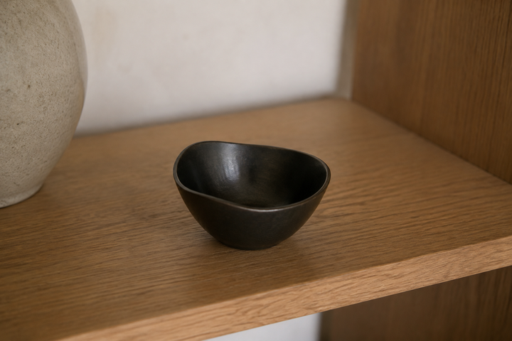 Empty RIN Bowl S Sesame displayed on a dry open shelf away from direct sunlight.