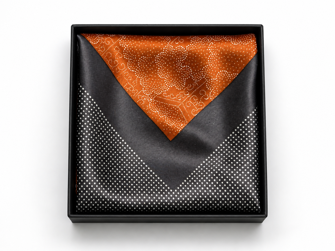 Edo Komon Pocket Square: Gosho-guruma (Crimson Birch) × Maru-tōshi (Brown)